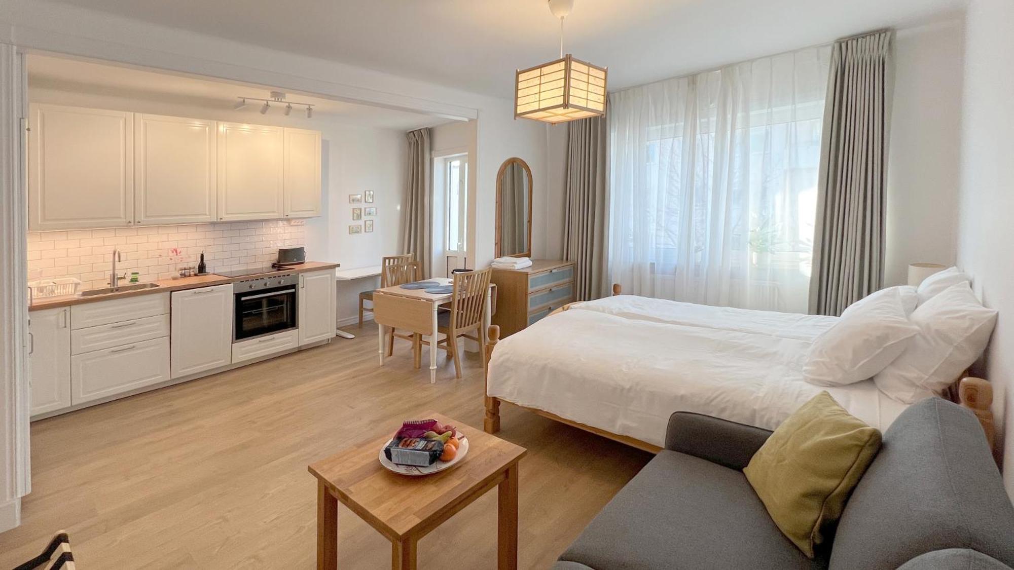 Lägenhet Charming Studio, 10 Min Walk To Train Station *