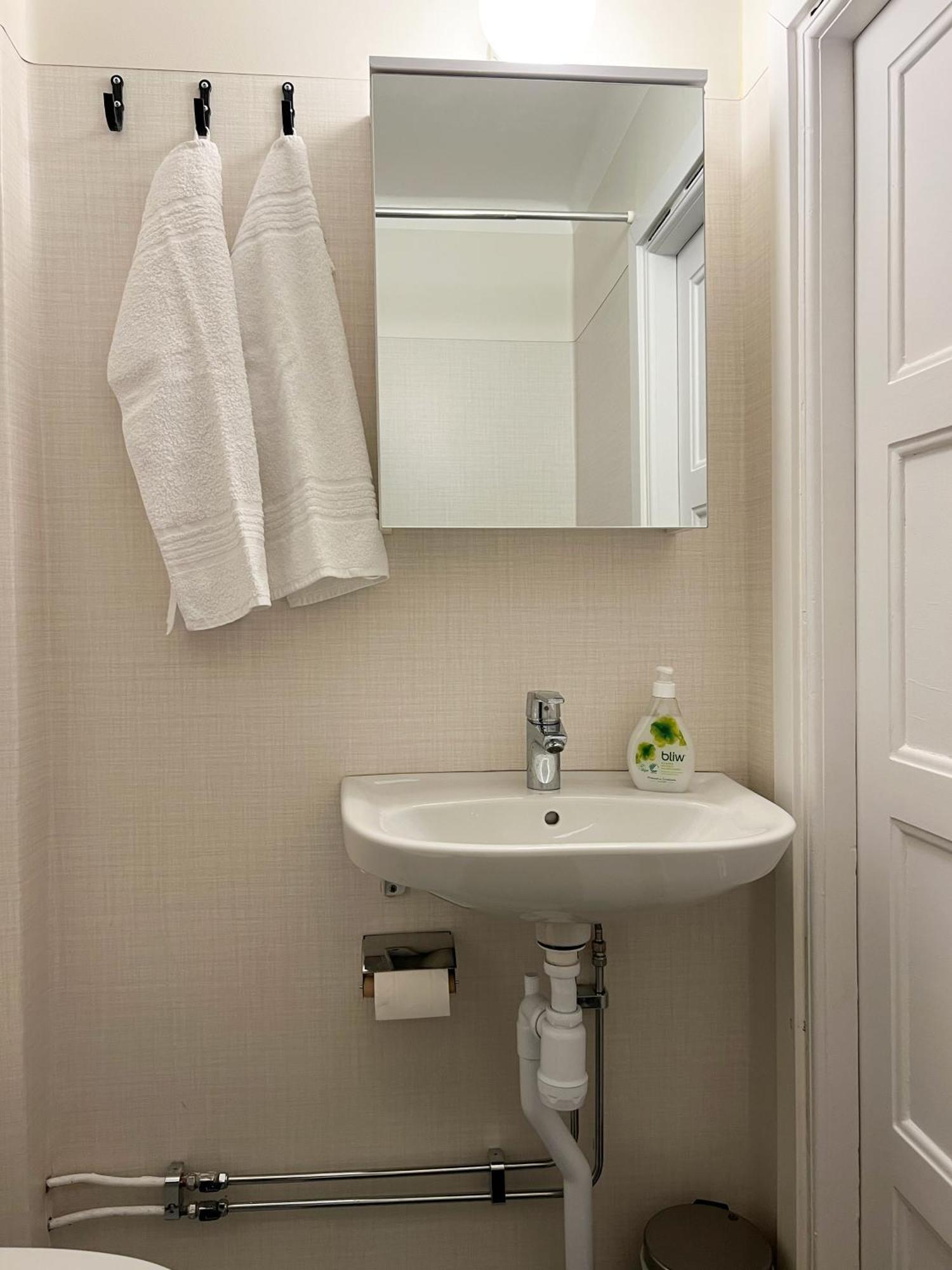 Charming Studio, 10 Min Walk To Train Station *